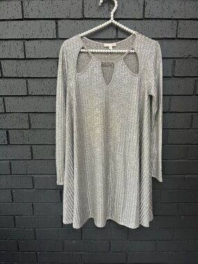 gianni bini hazel metallic dress Gianni Bini | Dresses | Giani Bini Hazel Metallic Chiffon Vneck Long Sleeve Cut Out Dress Evening Gown